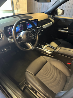 Mercedes-Benz GLB 200